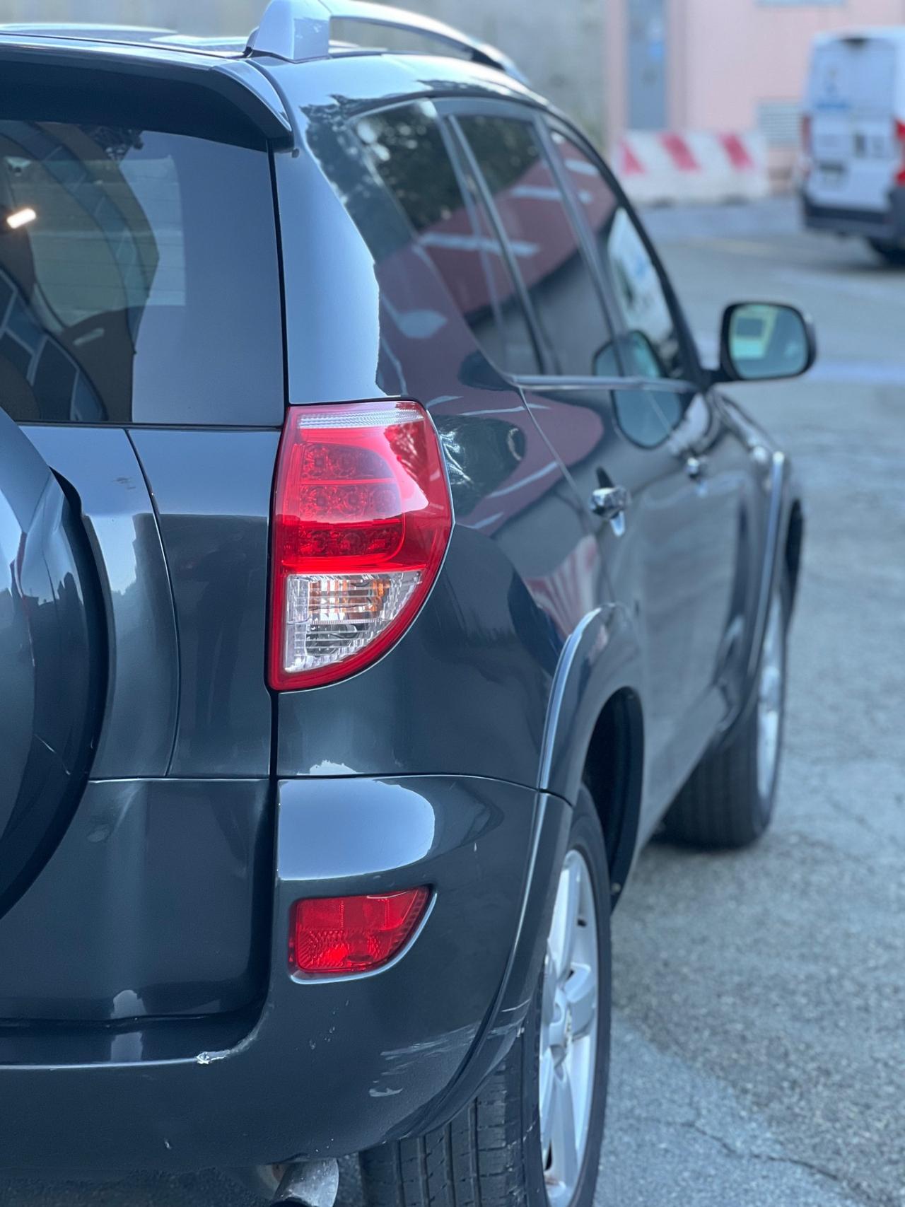 Toyota RAV 4 RAV4 2.2 D-4D 136 CV Sol 4x4 super accessoriata