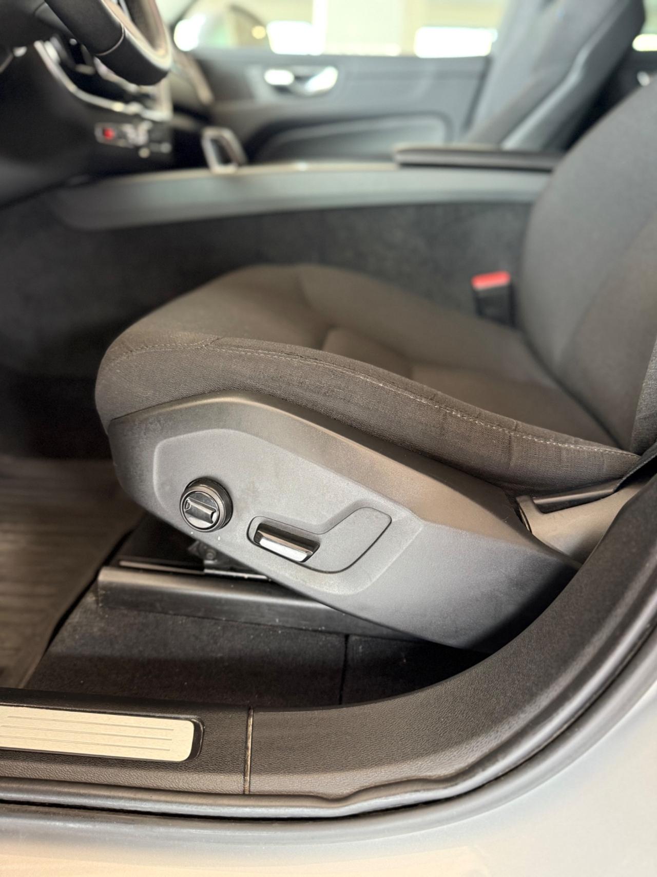 Volvo XC60 2.0 B4 197CV Geartronic Momentum Pro 10/2021 EURO 6D