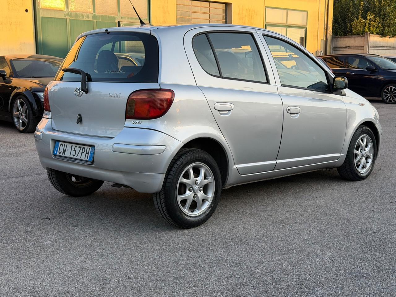 Toyota Yaris 1.3i 16V cat 5 porte Sol