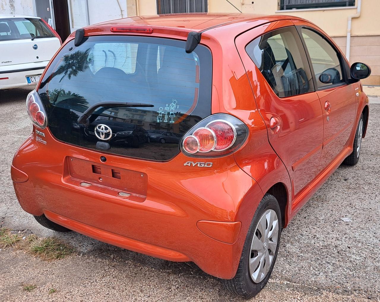 Toyota Aygo 1.0 12V VVT-i 3 porte Orange Connect MMT