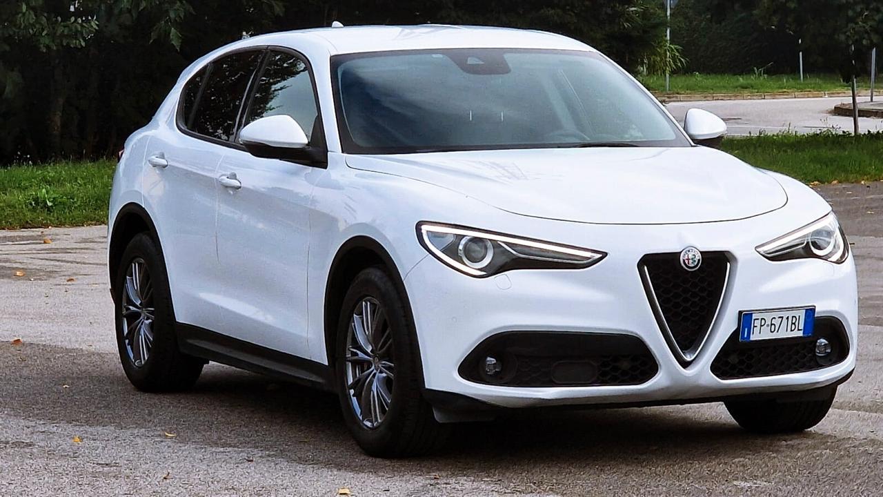 Alfa Romeo Stelvio 2.2 Turbodiesel 180 CV AT8 RWD Super