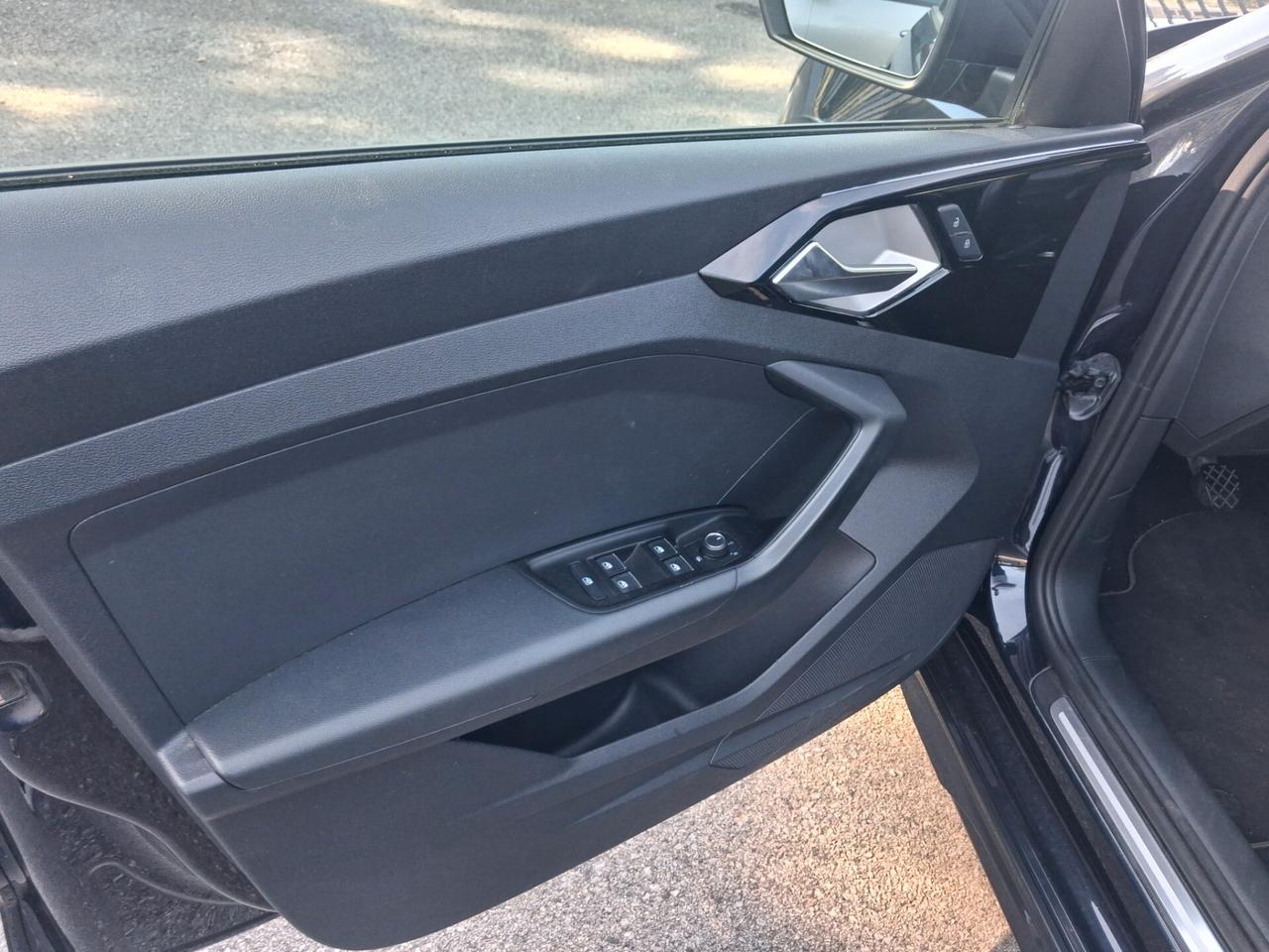Audi A1 citycarver 30 TFSI Identity Contrast