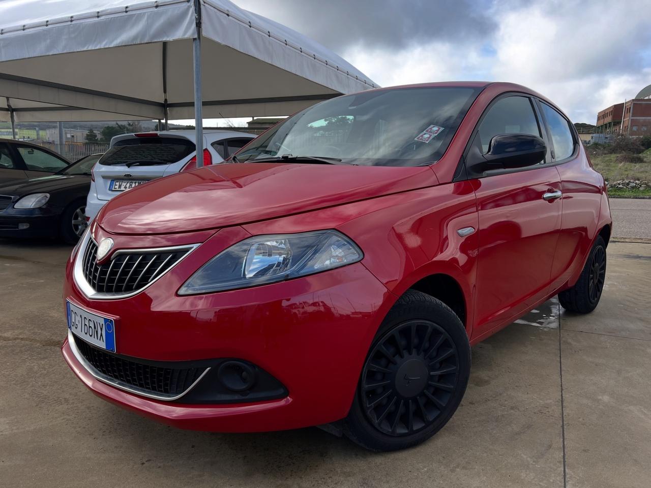 Lancia Ypsilon 1.0 FireFly 5 porte S&S Hybrid Ecochic Silver