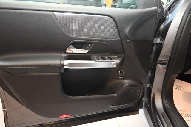 MERCEDES-BENZ GLB 200 AUTOMATIC SPORT 163CV NAVI LED 18"CAM GANCIO FULL!