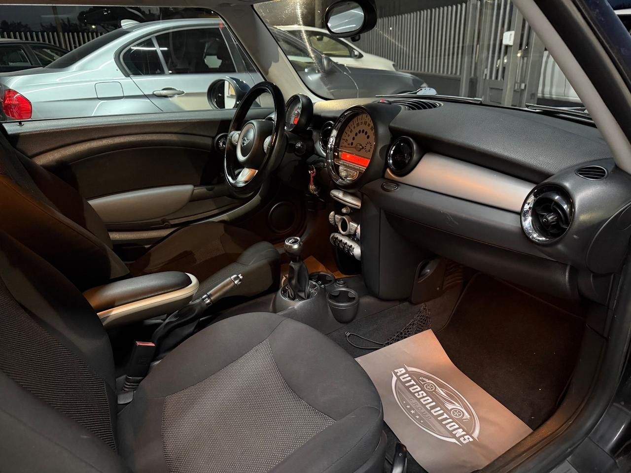 Mini 1.6 16V One D Total Black okneopatentati