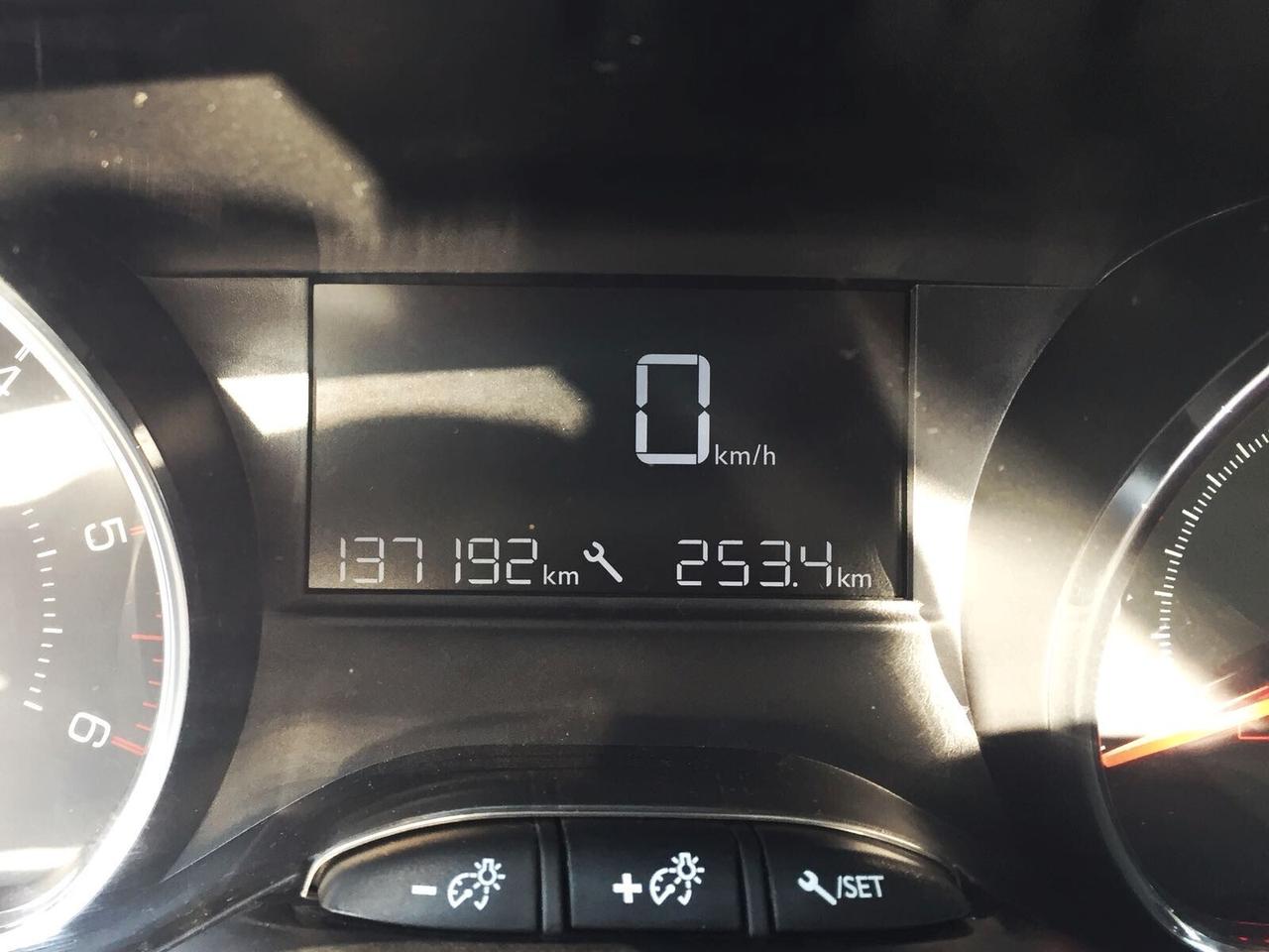 Peugeot 208 1.4 HDi 68 CV 5 porte Allure