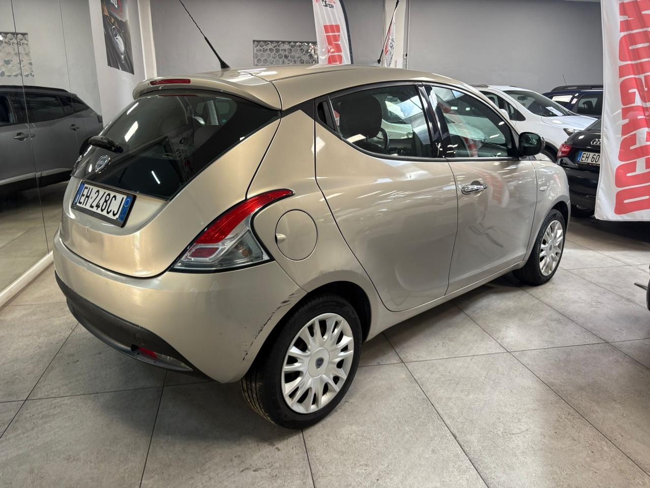 Lancia Ypsilon 1.2 69 CV 5 porte S&S Silver Ok Neopatentati
