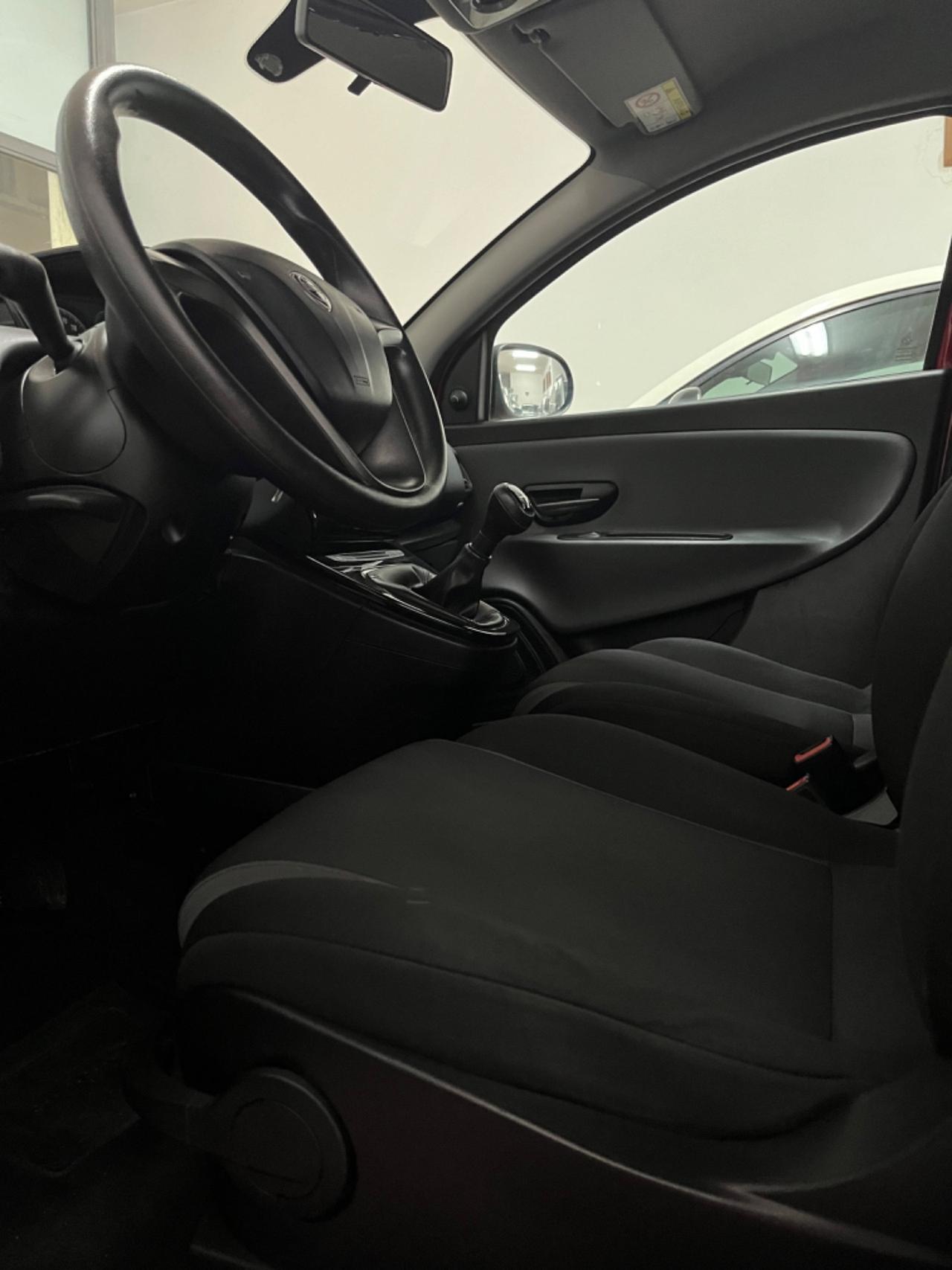 Lancia Ypsilon 1.3 MJT 16V 95 CV 5 porte