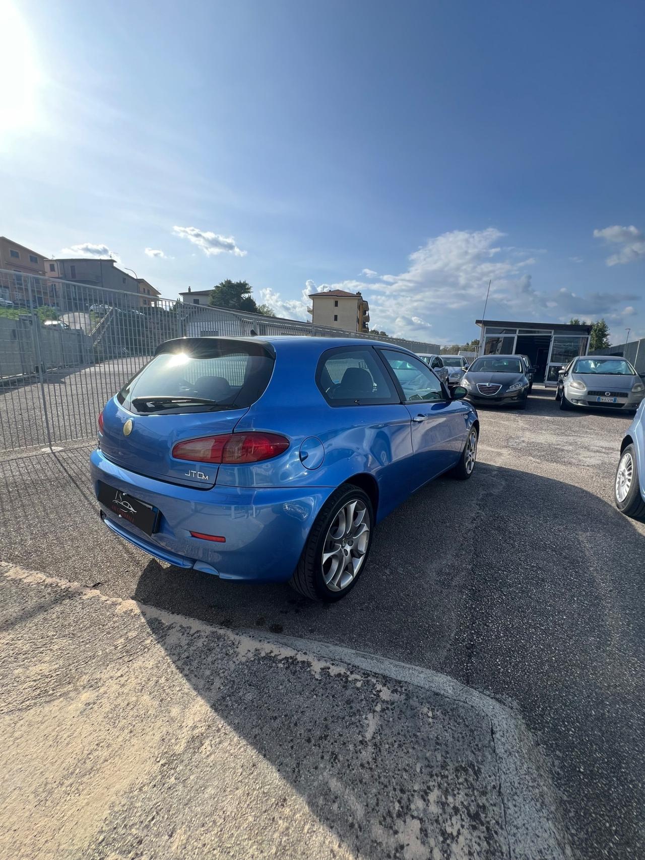 Alfa Romeo 147 1.9 JTD (120) 3 porte Black Line