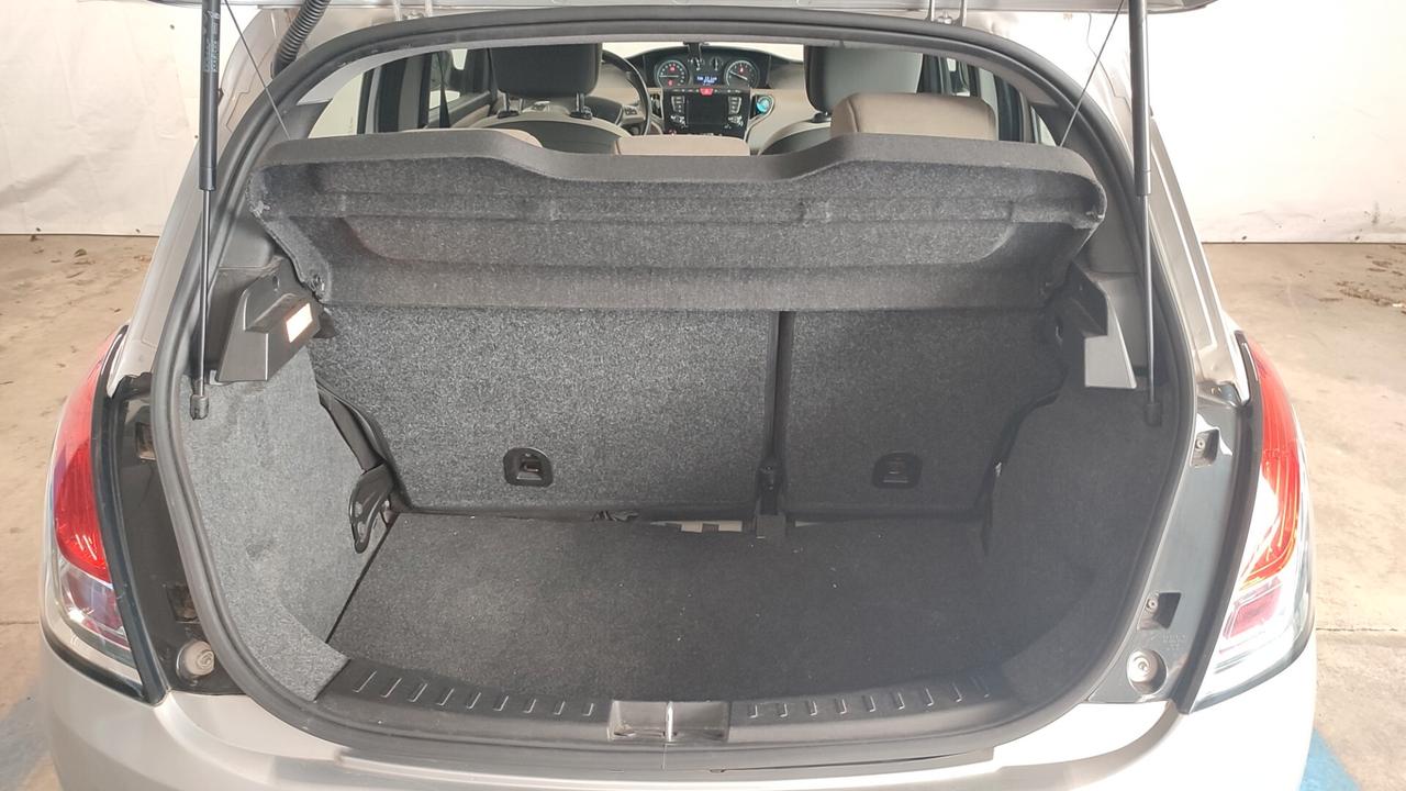 Lancia Ypsilon 1.2 69 CV 5 porte Platinum NEOPATENTATO EURO 6