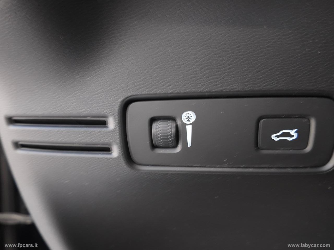 VOLVO XC40 D3 Geartronic R-design TETTO APRIBILE