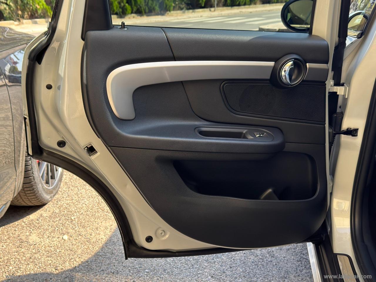 MINI Mini Cooper D Countryman ALL4 Aut.ESSENTIAL TELEC POST FARI