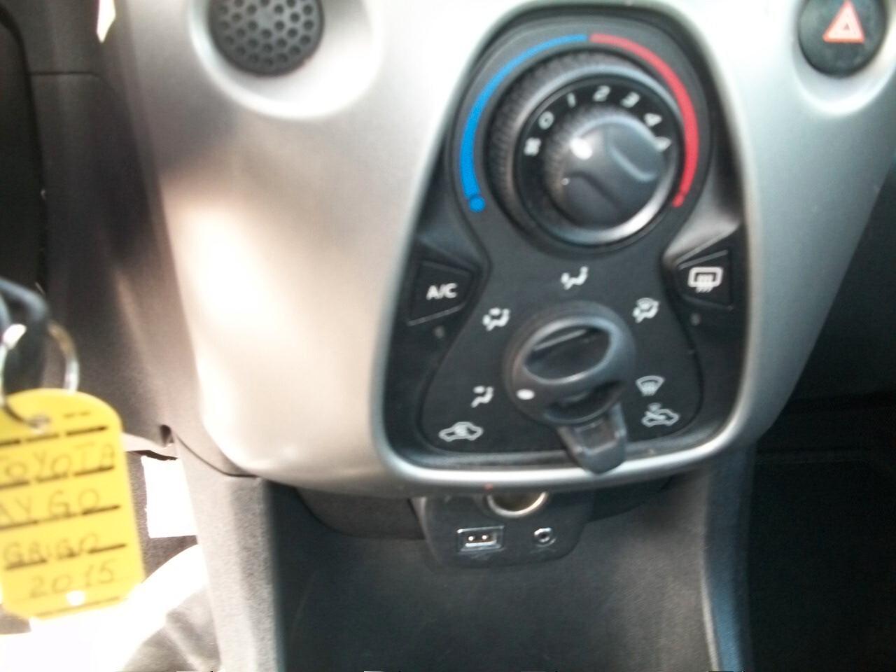 Toyota Aygo 1.0 VVT-i 69 CV 5 porte x-clusiv MMT SI NEOPATENTATI GARANZIA UN ANNO KM124585