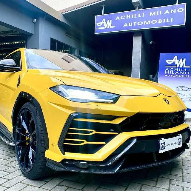 Lamborghini Urus 4.0 AKRAPOVIC FULL CARBO