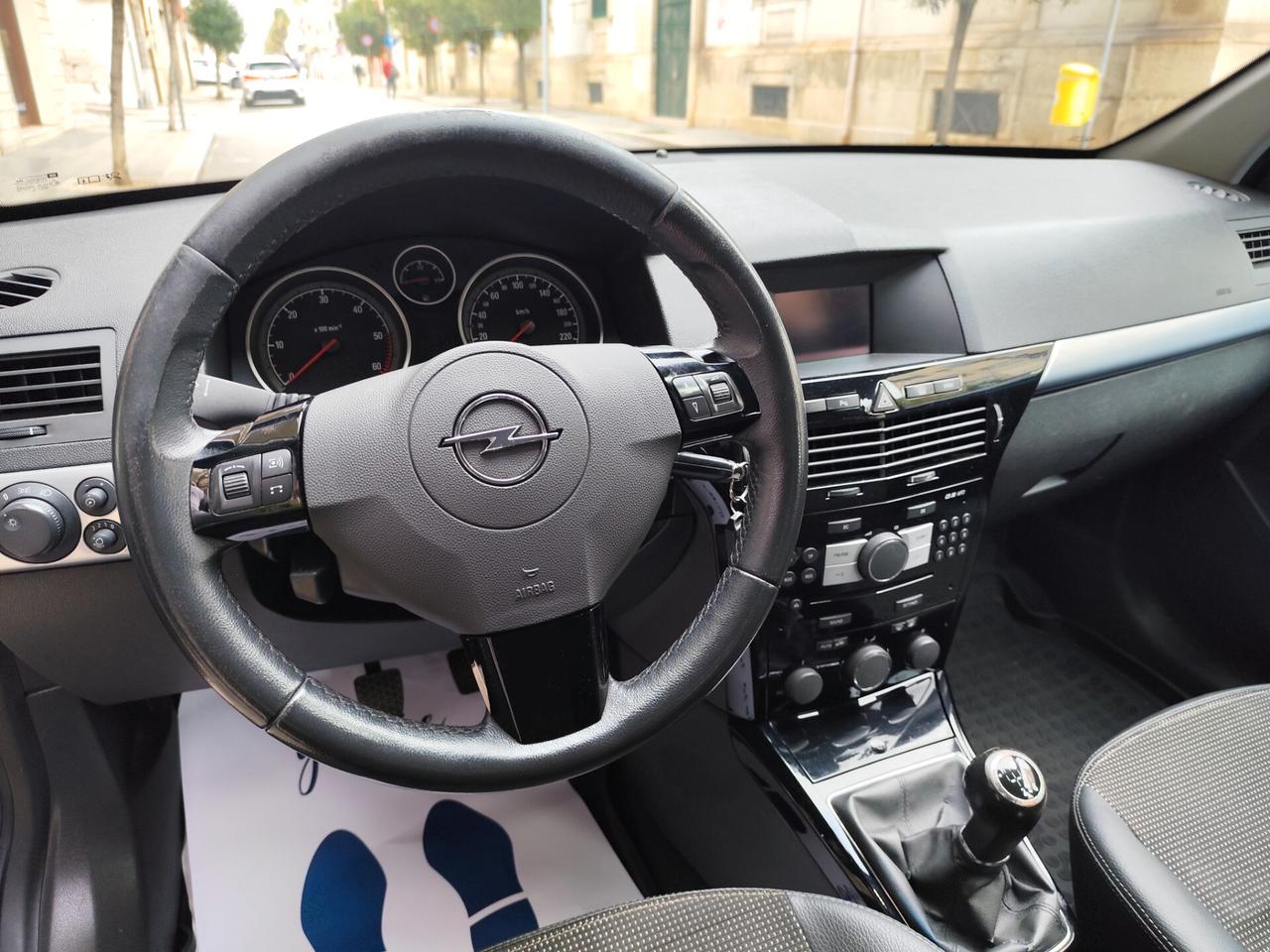 Opel Astra 1.7 CDTI 110CV COSMO BERLINA