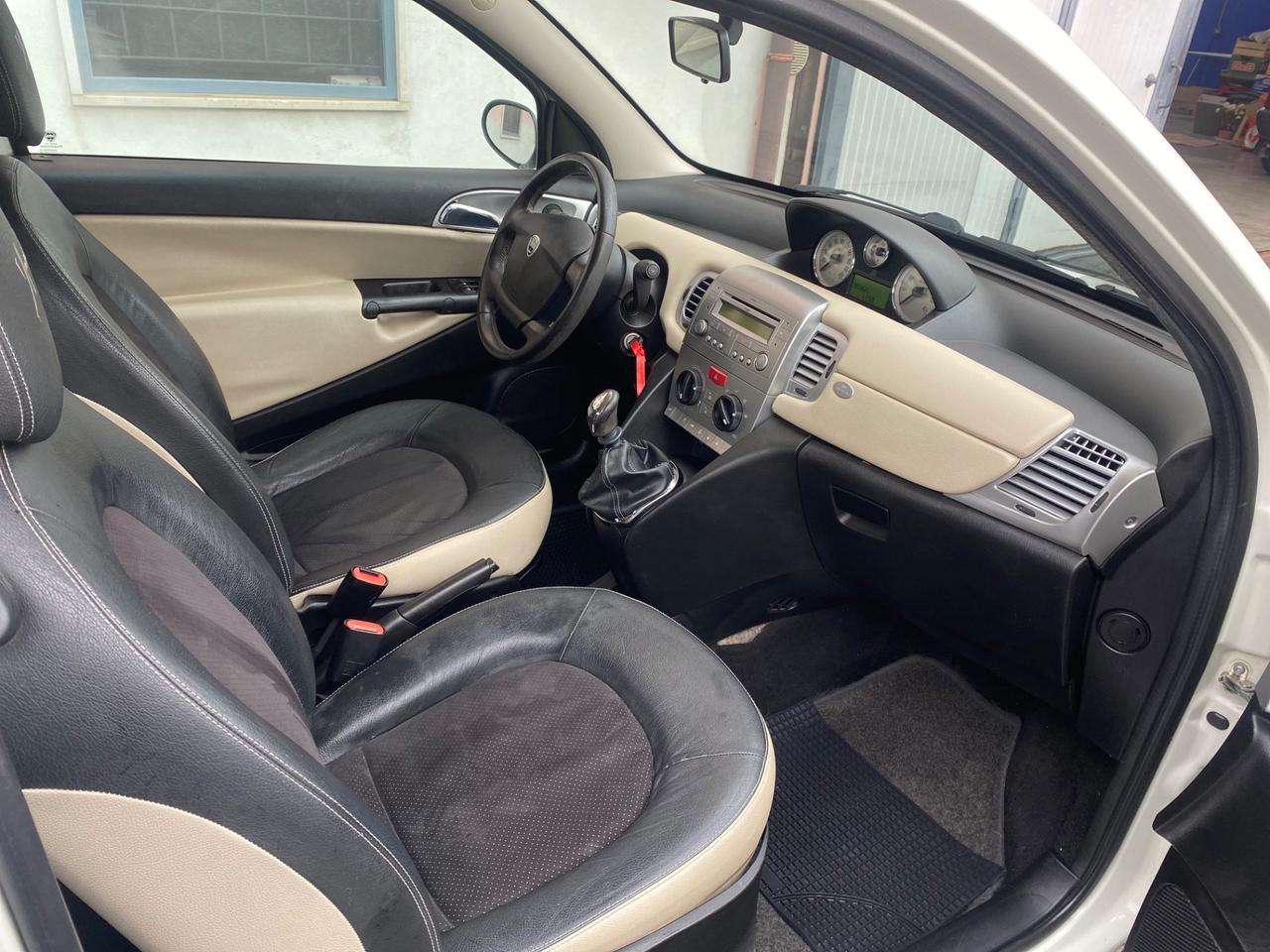 Lancia Ypsilon 1.4 Ecochic GPL interni pelle
