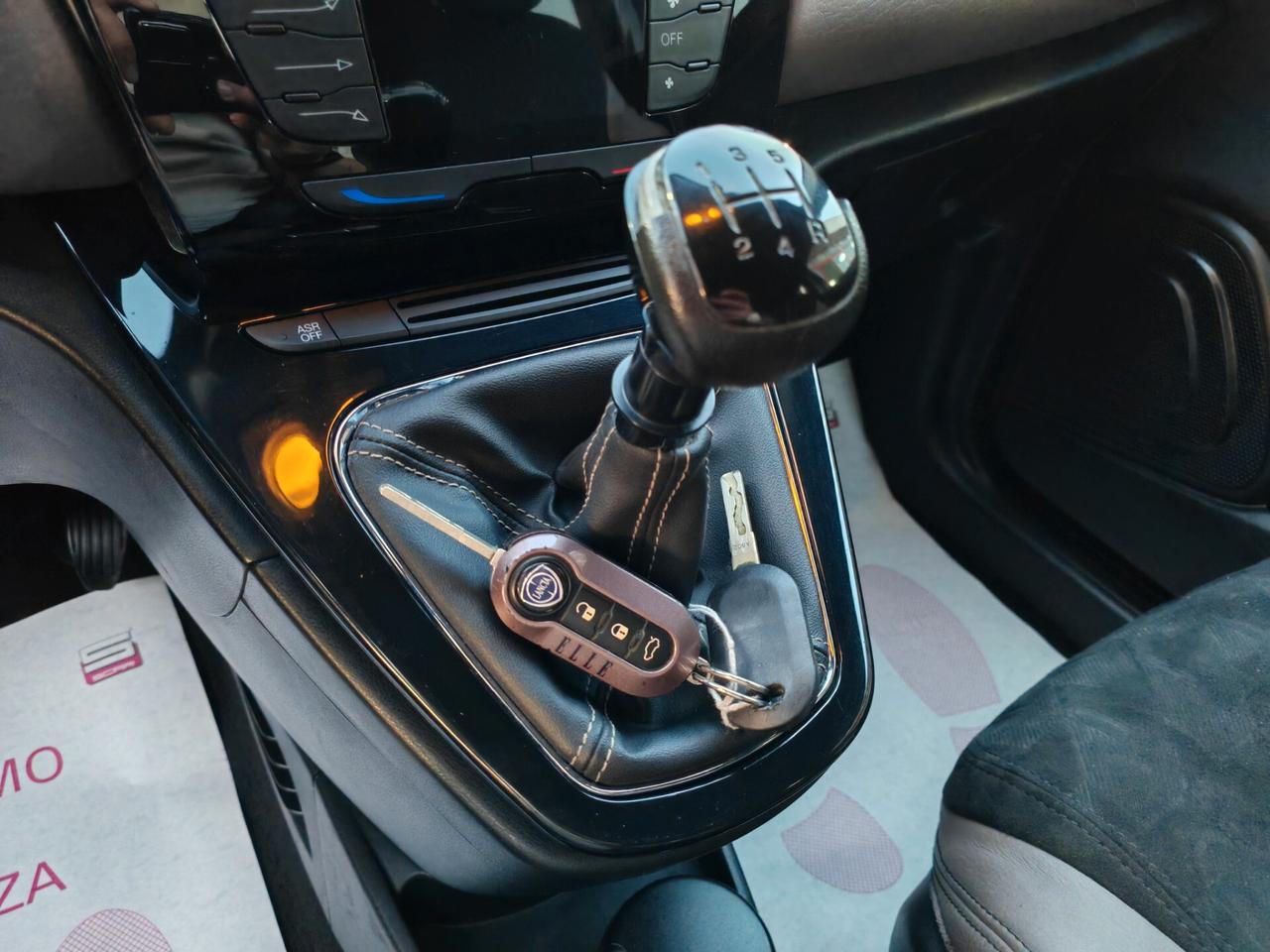 Lancia Ypsilon 1.3 diesel 05/2015 Cv95 ELLE