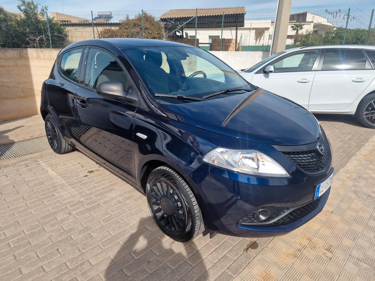 Lancia Ypsilon 1.0 FireFly 5 porte S&S Hybrid Ecochic Gold