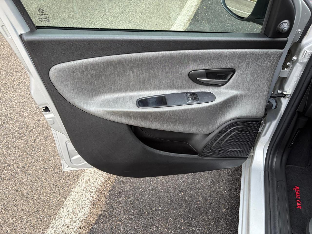 Lancia Ypsilon 1.3 MJT 95CV 5 porte S&S Gold