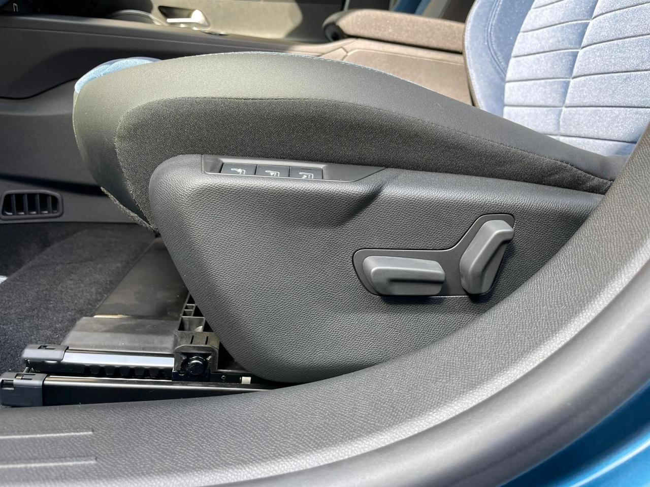 Lancia Ypsilon Hybrid e-DCT Edizione Cassina