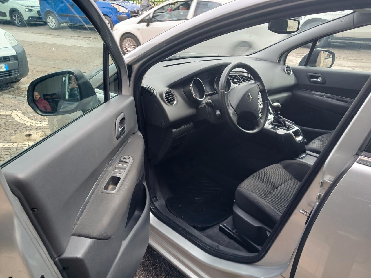 Peugeot 5008 1.6 HDi 7 POSTI