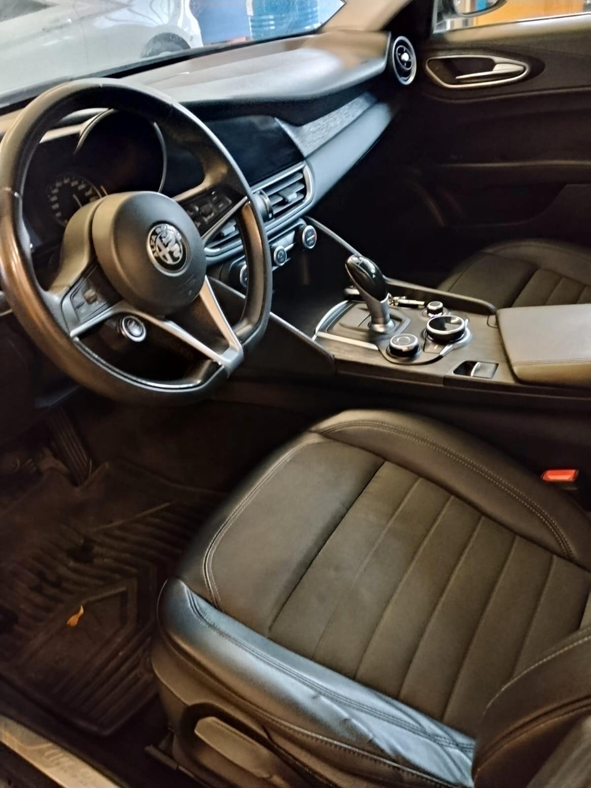 Alfa Romeo Giulia 2.2 Turbodiesel 150 CV AT8