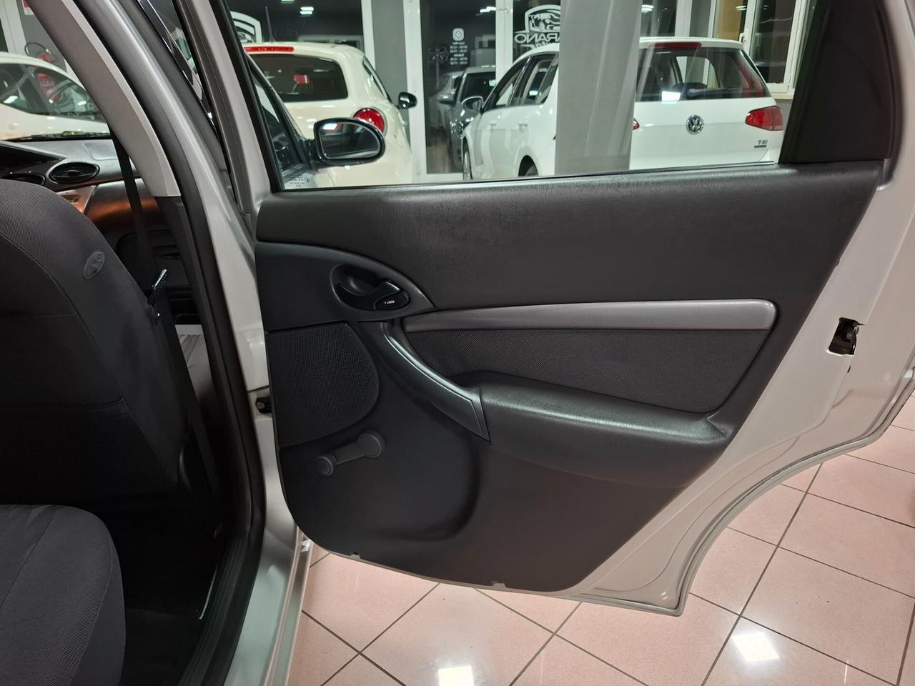 Ford Focus 1.6 benzina Neopatentato