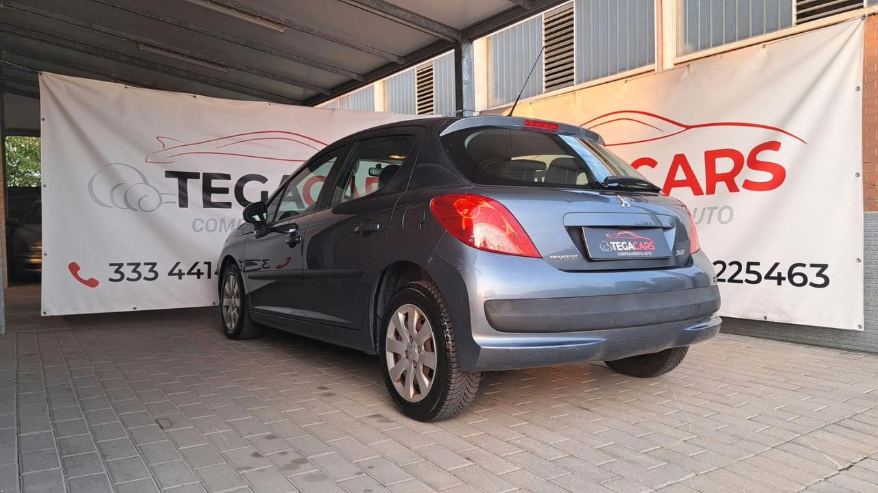 Peugeot 207 1.4 8V 75CV 5p. X Line 118.000 Km 3.499 €, a Lesignano de ...