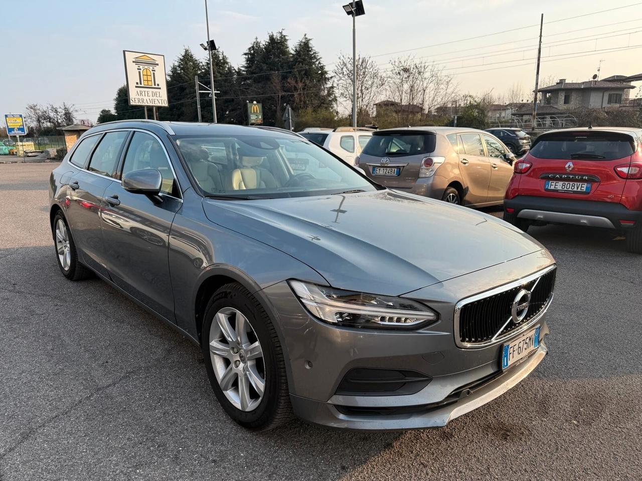 Volvo V90 D4 Geartronic Momentum