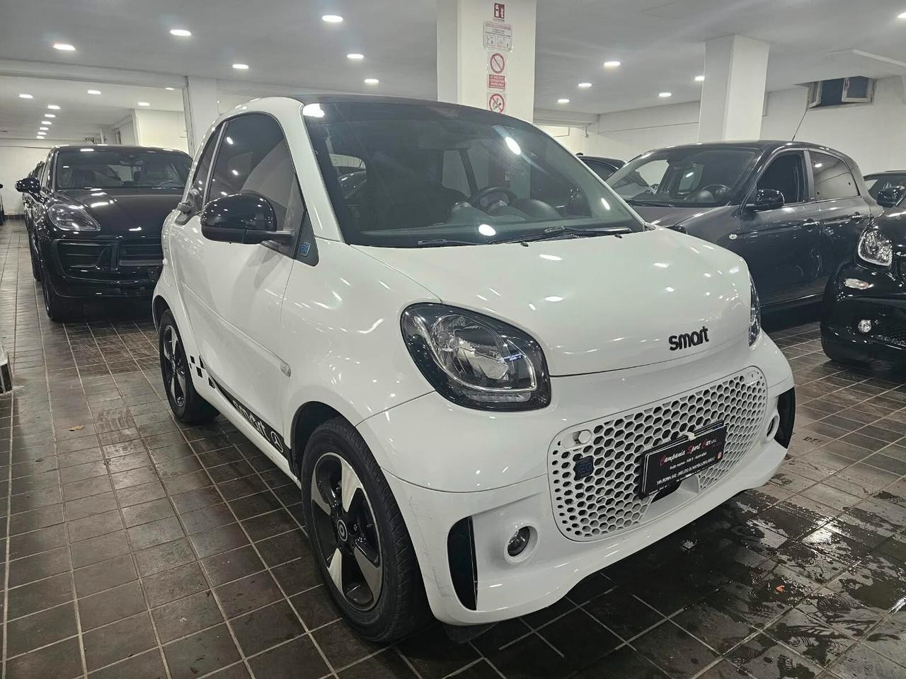 NUOVA SMART FORTWO EQ PRIME TOTAL WHITE IDENTITY BLACK EDITION 56CV TOTALMENTE ELETTRICA