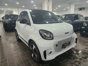 NUOVA SMART FORTWO EQ PRIME TOTAL WHITE IDENTITY BLACK EDITION 56CV TOTALMENTE ELETTRICA