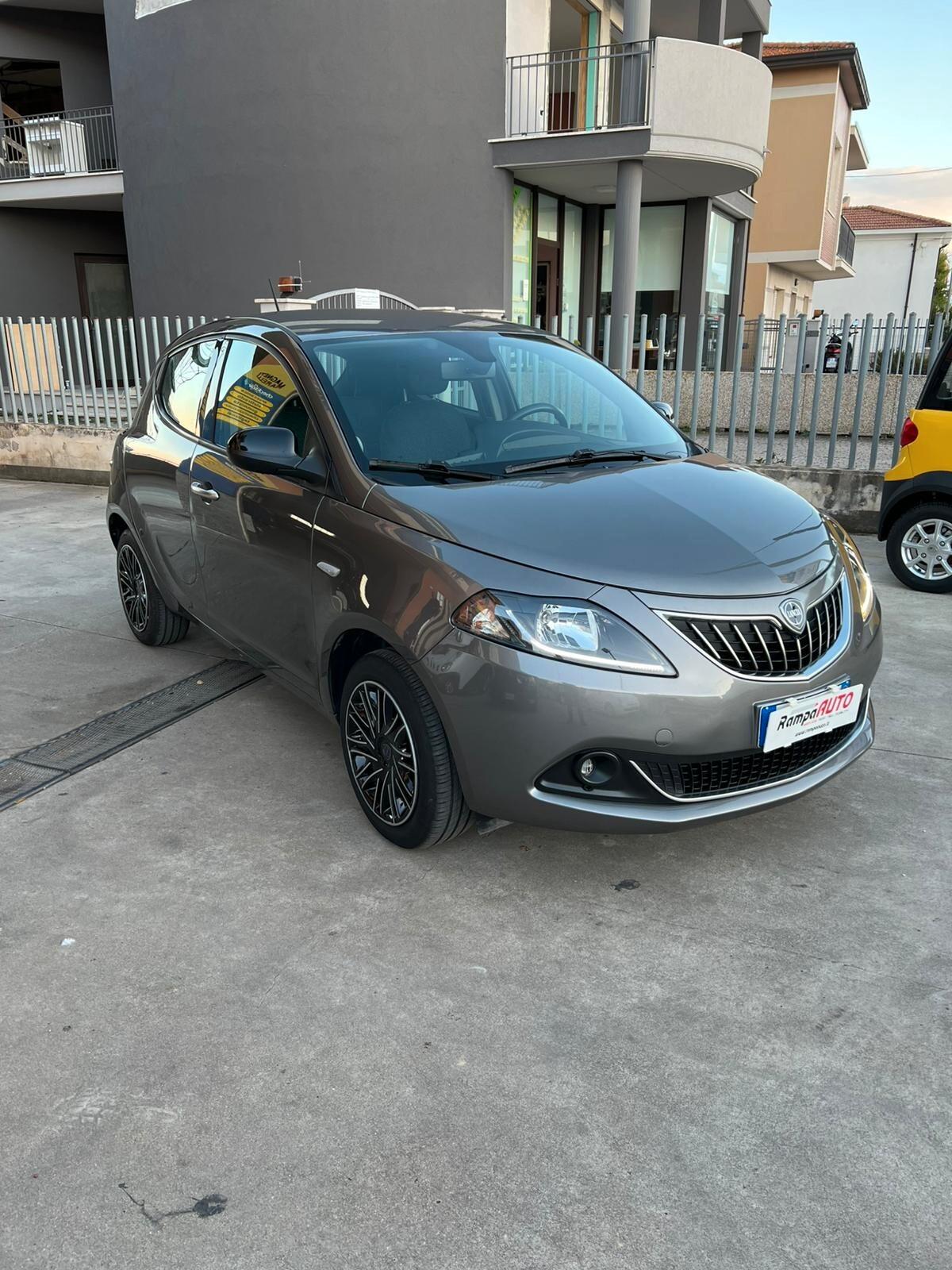 Lancia Ypsilon 1.0 FireFly 5 porte S&S Hybrid Gold