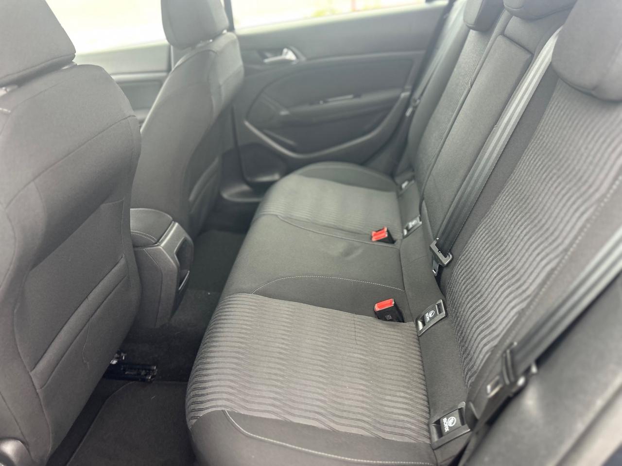 Peugeot 308 BlueHDi 100 S&S Business