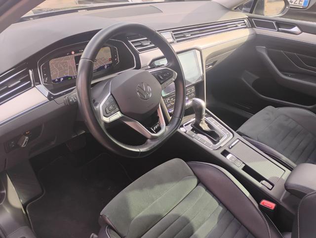 VOLKSWAGEN Passat Variant 2.0 TDI SCR EVO DSG Executive R-LINE