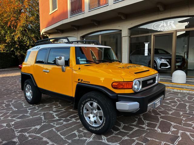 TOYOTA Land Cruiser FJ