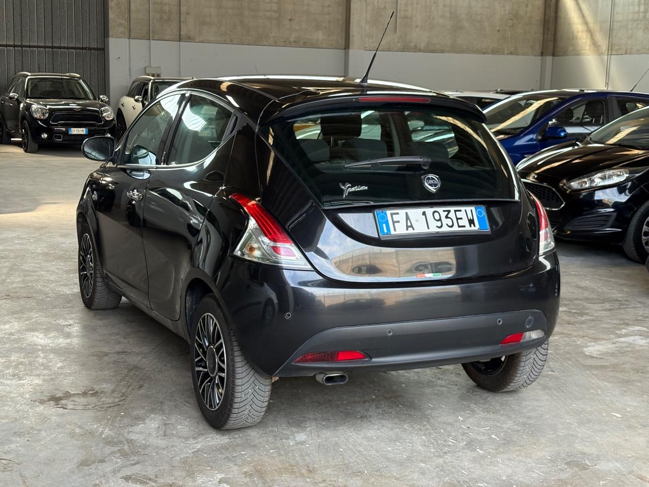 Lancia Ypsilon 0.9 TwinAir 85 CV 5 porte Metano Ecochic Elefantino