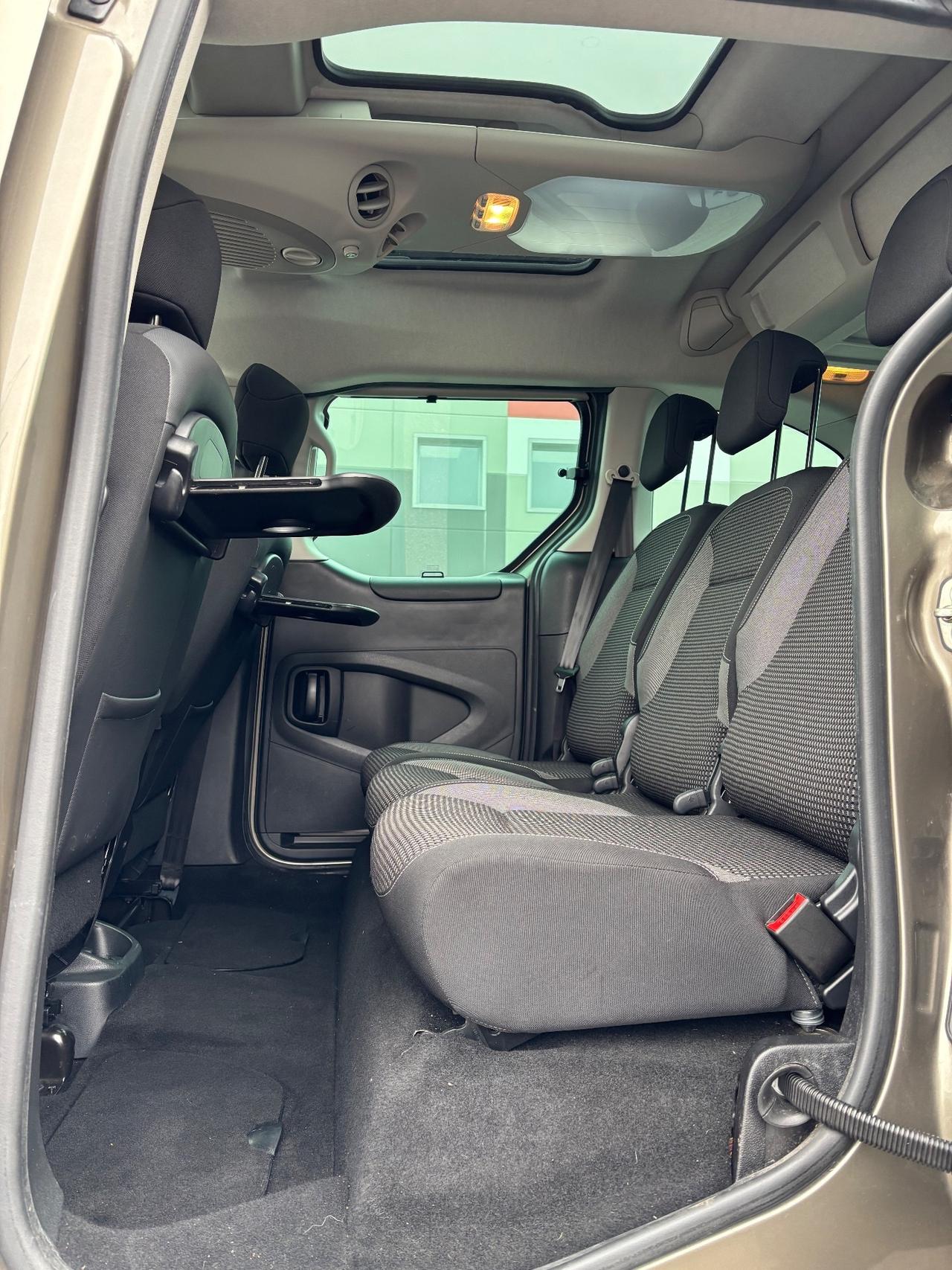 Peugeot Partner Tepee BlueHDi 120 S&S Outdoor