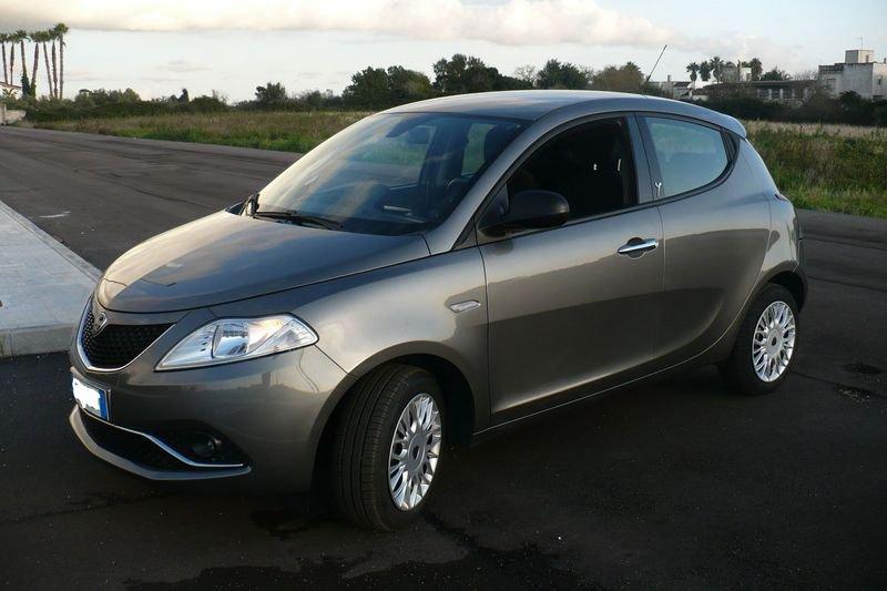 Lancia Ypsilon Ypsilon 1.2 69 CV 5 porte Silver