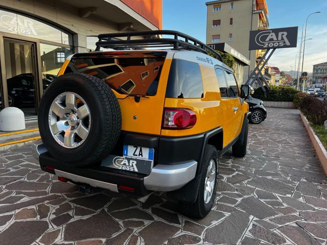 TOYOTA Land Cruiser FJ