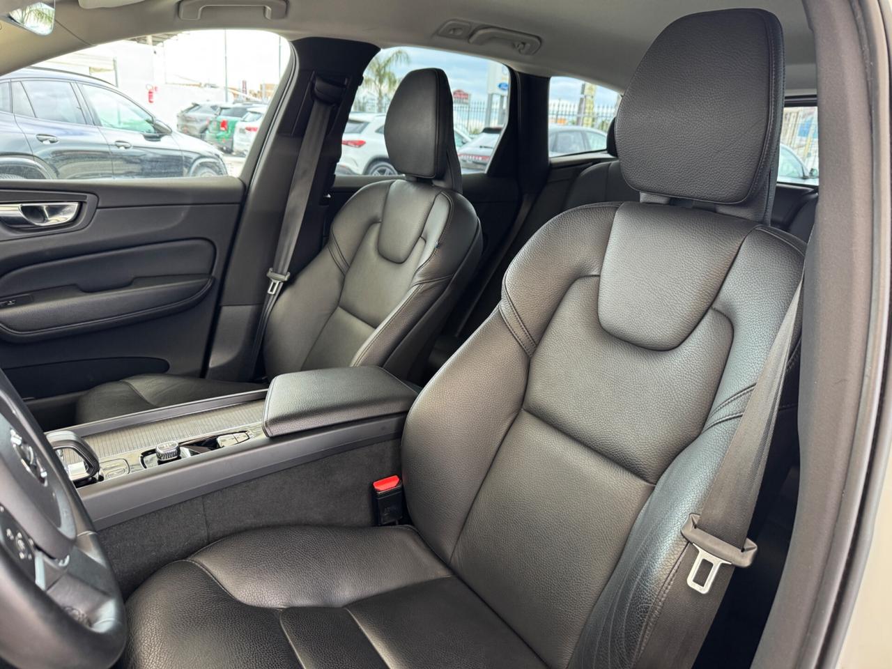 VOLVO XC60 B4 AWD MILD HYBRID MOMENTUM - 2021