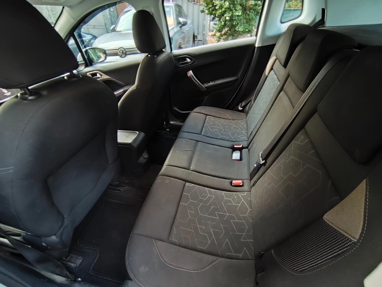 Peugeot 2008 BlueHDi 100 CV 2016