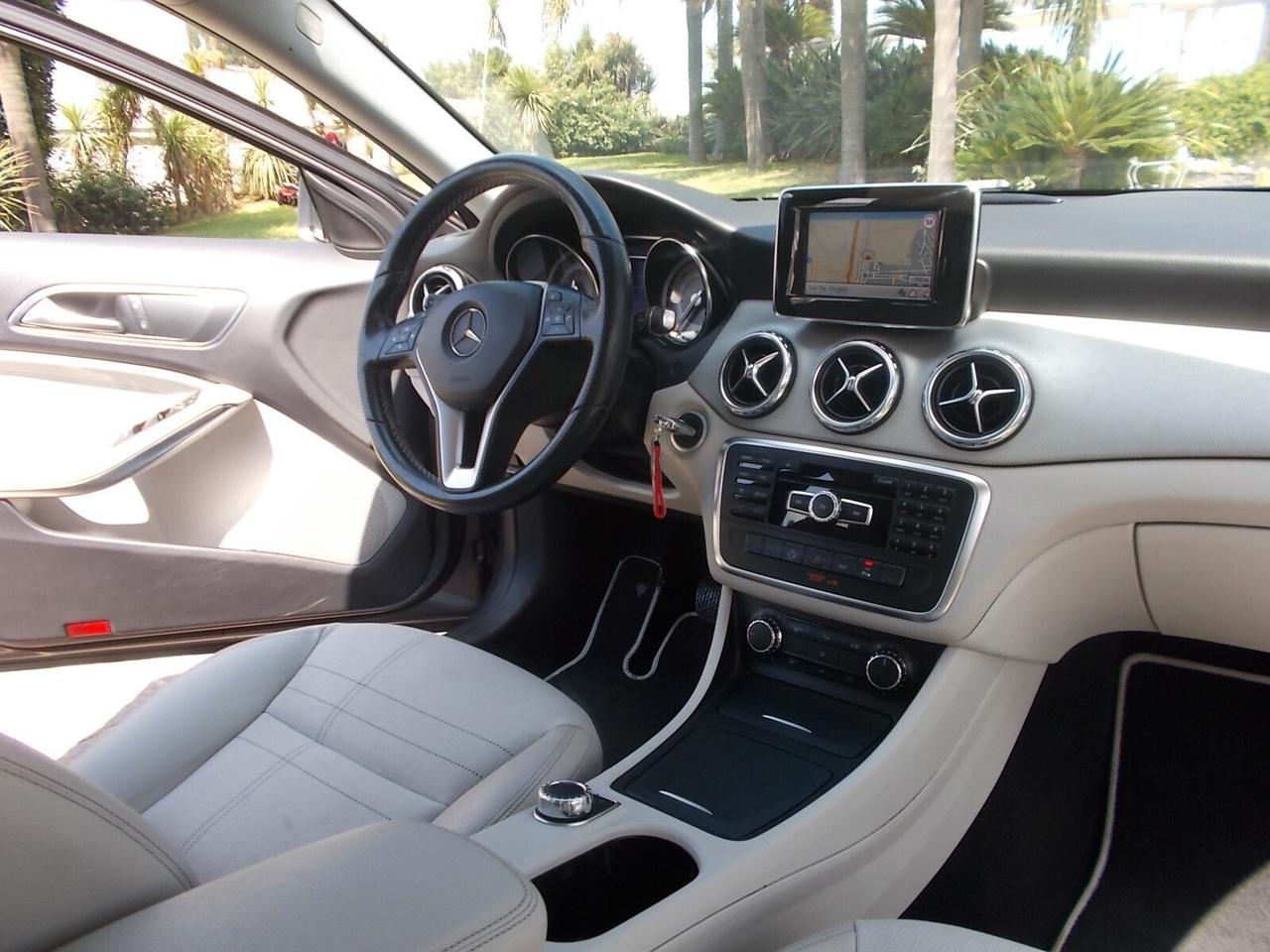 Mercedes-Benz GLA 200d Aut. *FULL OPT.* da VETRINA