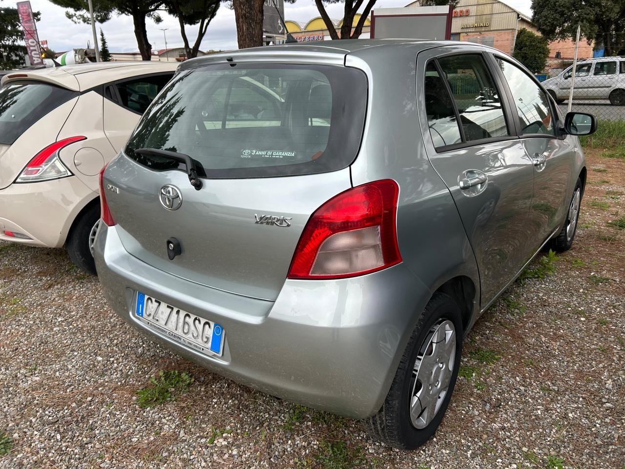 Toyota Yaris 1.0 benzina 5 porte *NEOPATENTATI*
