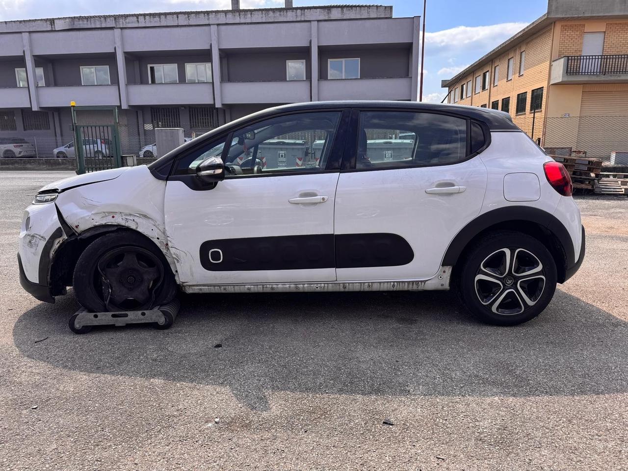 Citroen C3 BlueHDi Shine AUTO INCIDENTATA