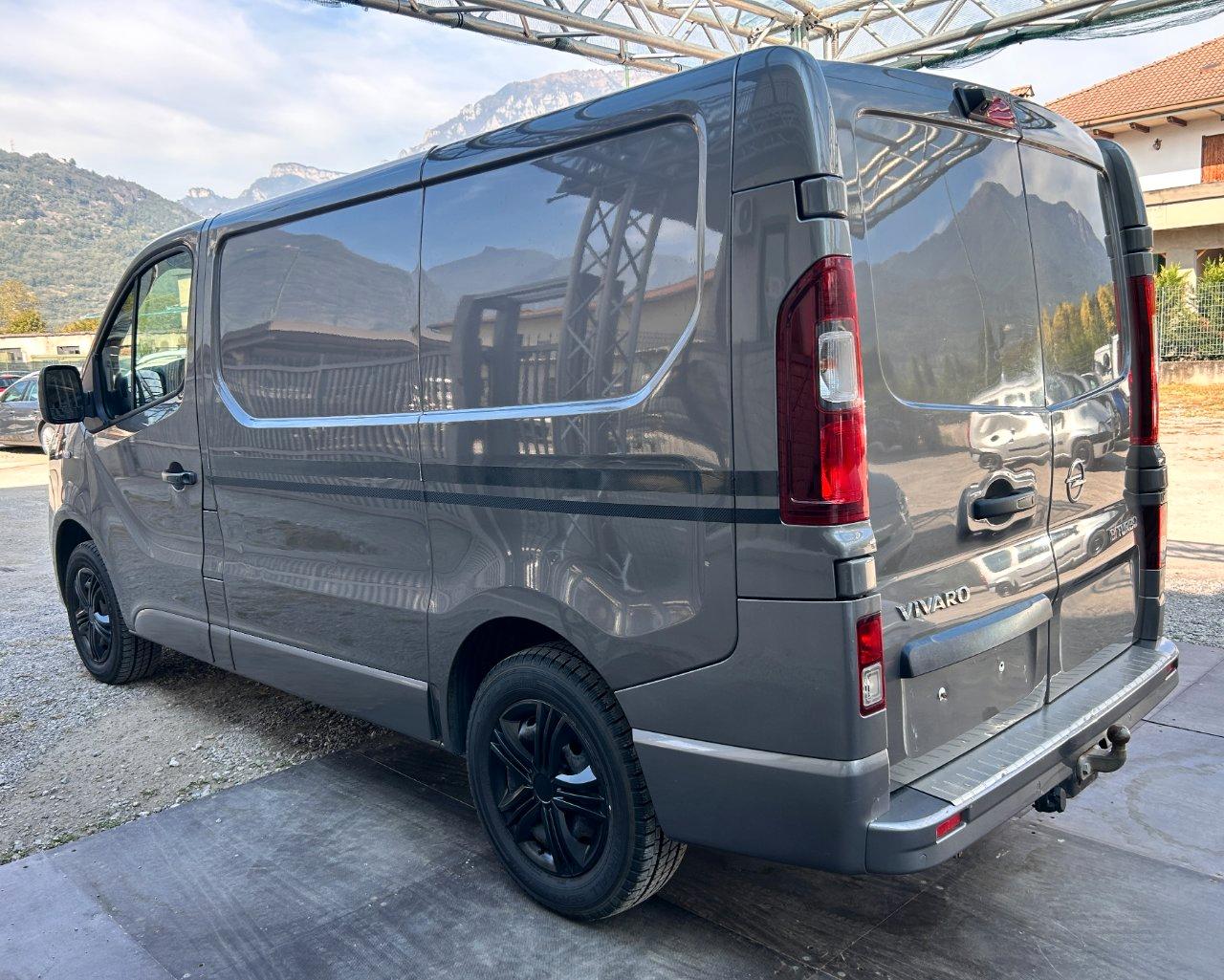 OPEL VIVARO FURGONE 3 POSTI