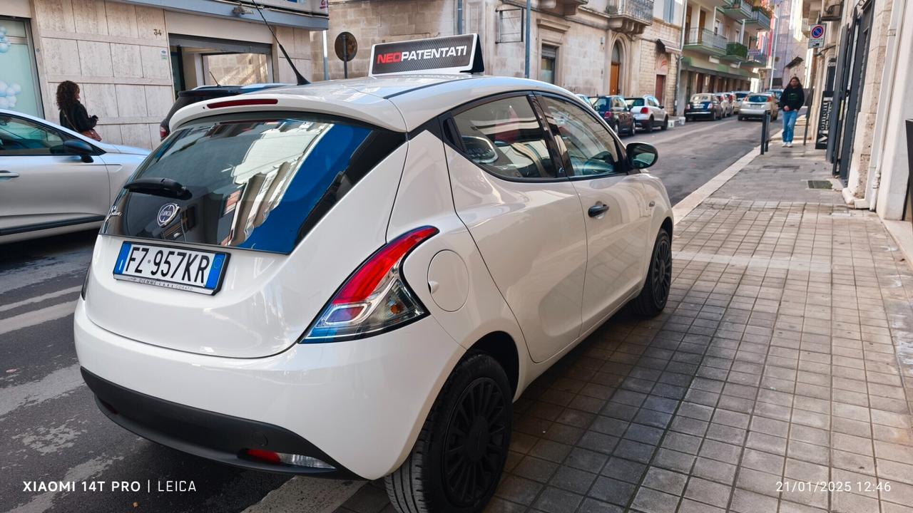 Lancia Ypsilon 1.2 69 CV 5 porte GPL Ecochic Elefantino Blu 2019