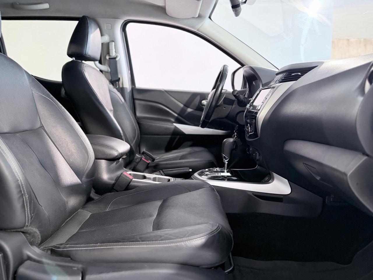 Nissan Navara DOPPIA CABINA GANCIO TRAINO AUTOMATICO