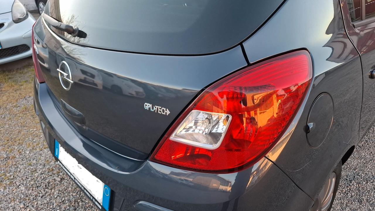 Opel Corsa 1.2 80CV 5 porte GPL-TECH Edition