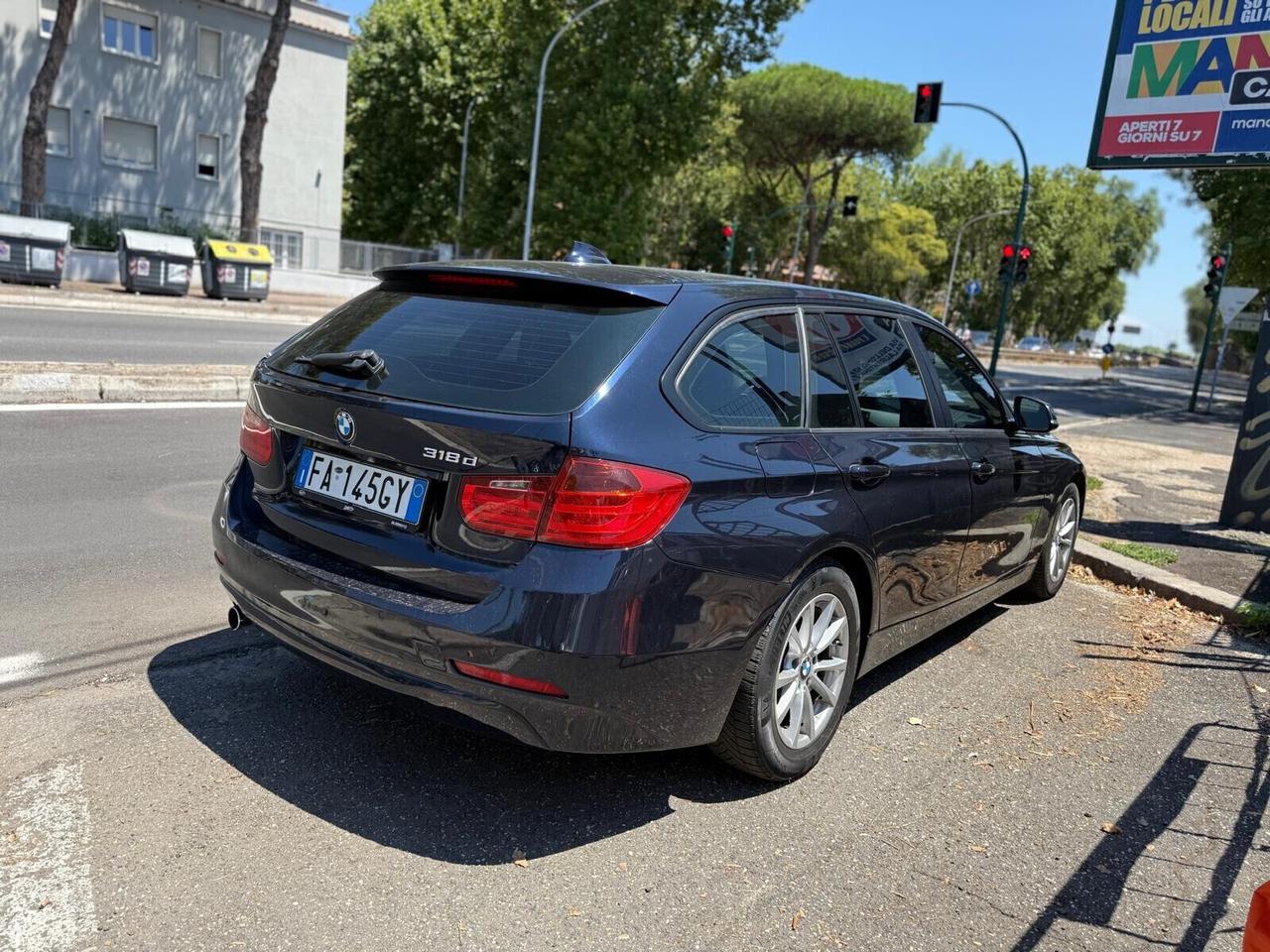 Bmw 318d Touring Business aut. Navi Professional Fari Xeno