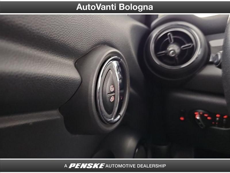 MINI Mini 5 porte Mini 5p 1.5 One Essential 102cv auto